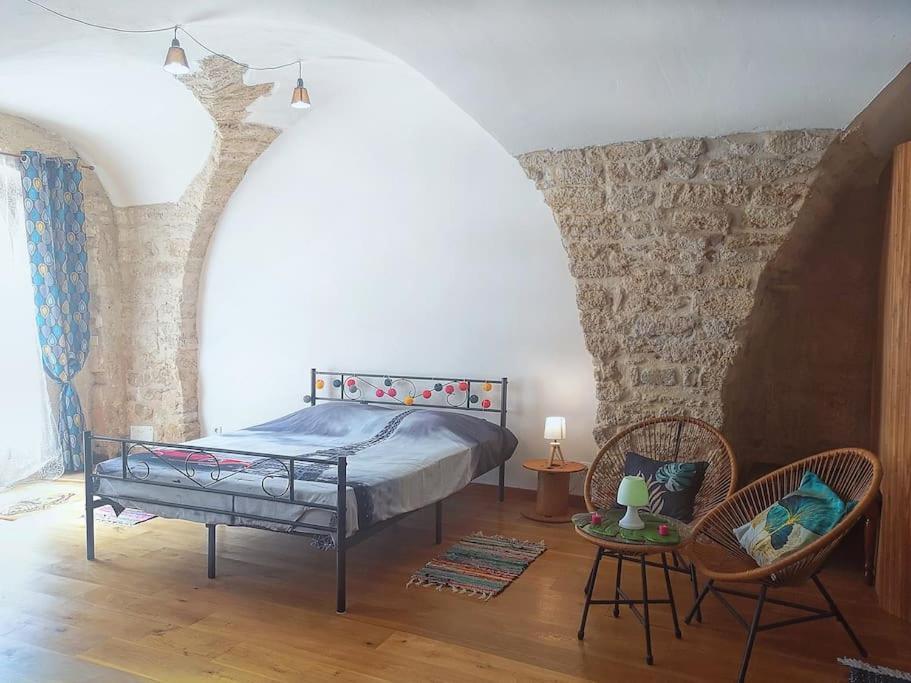 Pour Les Amoureux Des Vieilles Pierres Poussan Exterior foto
