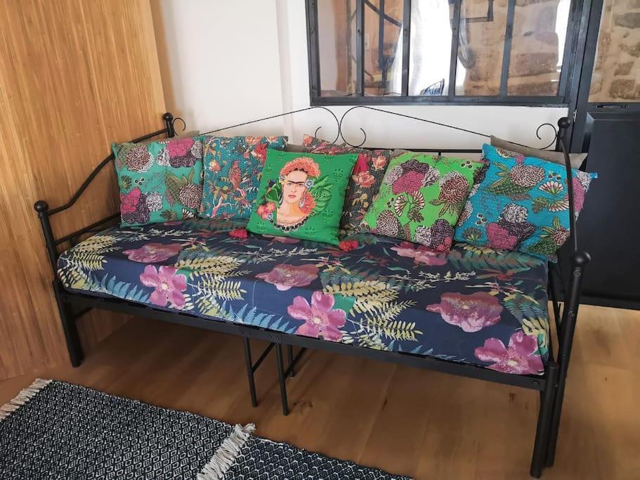Pour Les Amoureux Des Vieilles Pierres Poussan Exterior foto